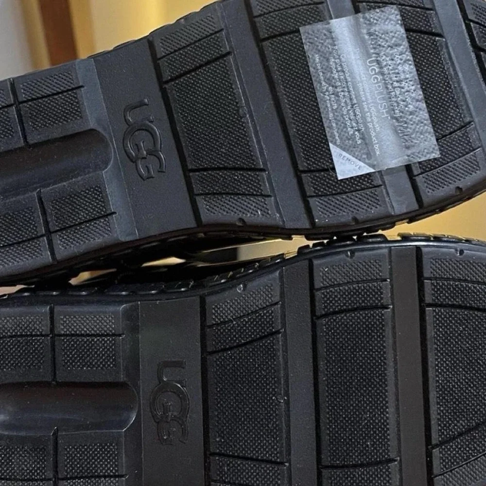 The Unbranded Brand ugg black